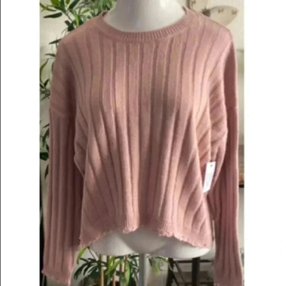 🆕Freshman Pink Distressed Edge Sweater  L🆕 - Picture 2 of 12